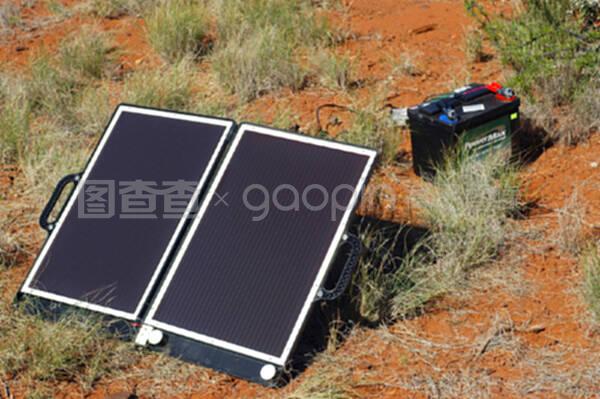澳大利亞叢林中的太陽(yáng)能電池板